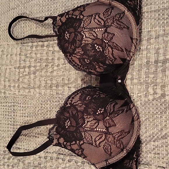 Maidenform black, lace push-up bra - Picture 2 of 4